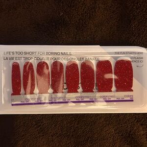 B2G1 FLIRT ALERT Color Street Nail Strips